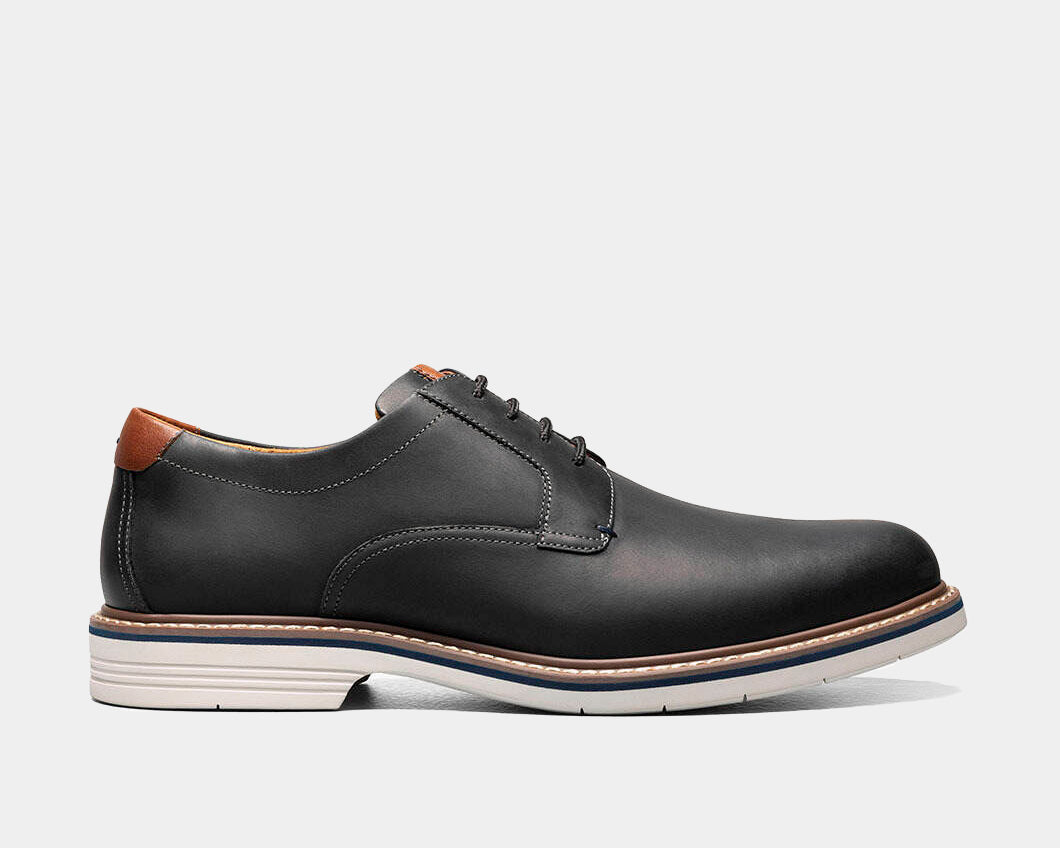 A black Plain Toe Oxford shoe with a leather upper, Suedetec lining, and a modern silhouette.