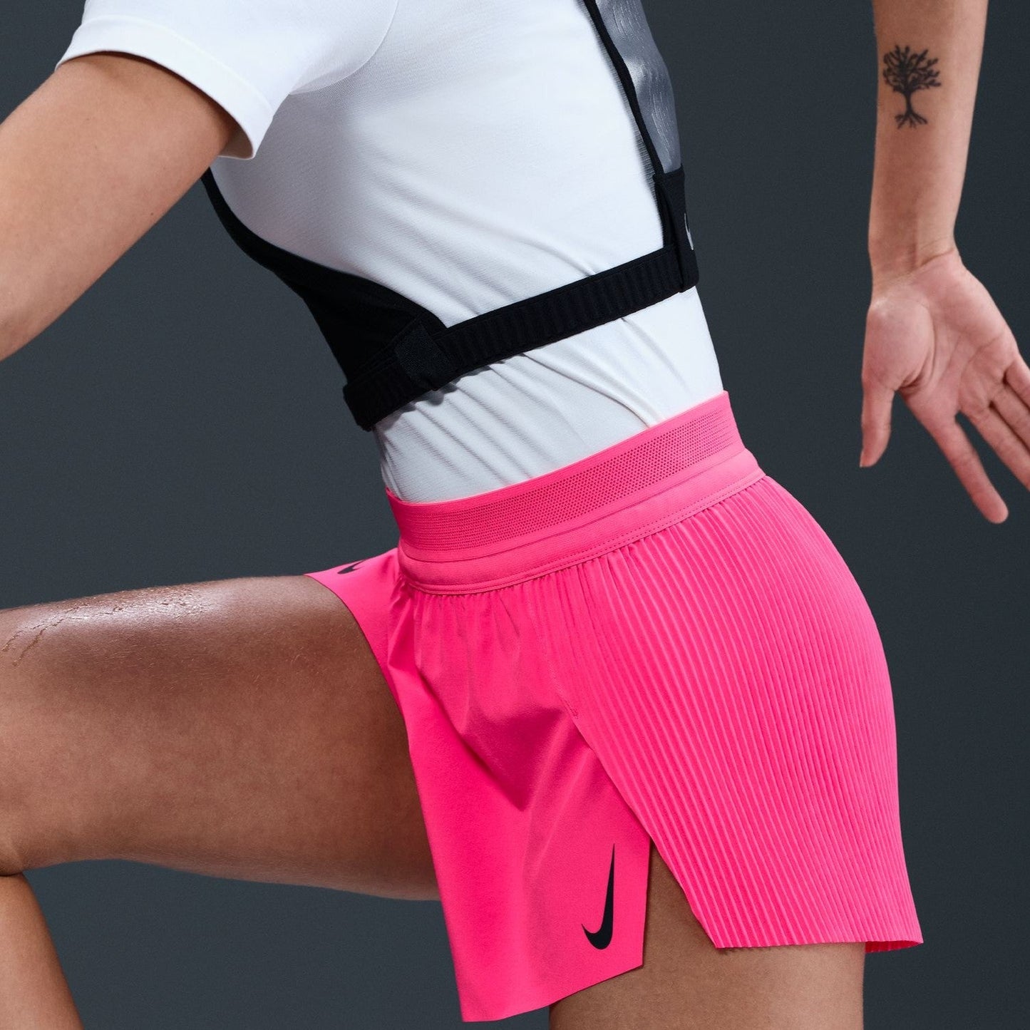 Nike AeroSwift Shorts | Hyper Pink / Black | Womens