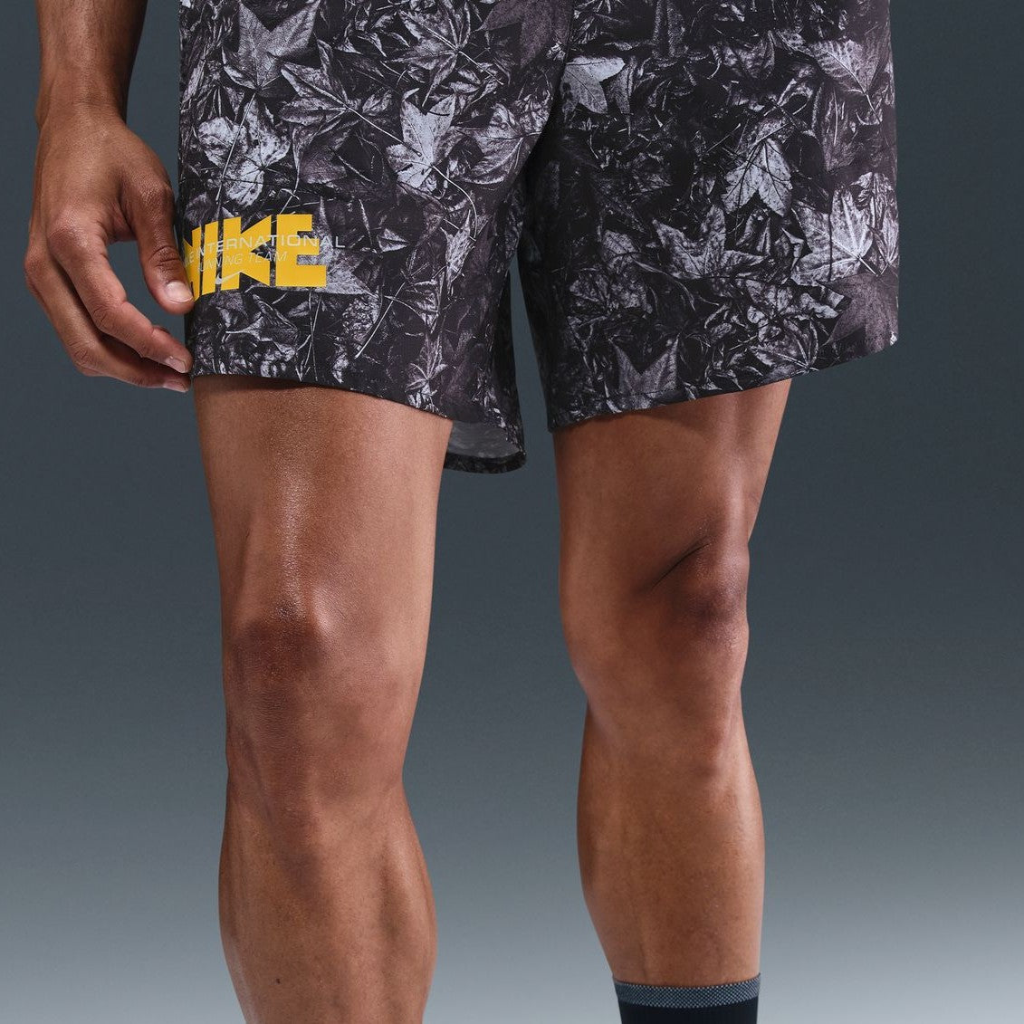 Nike Stride 7" Shorts | Black / White / Light Smoke | Mens