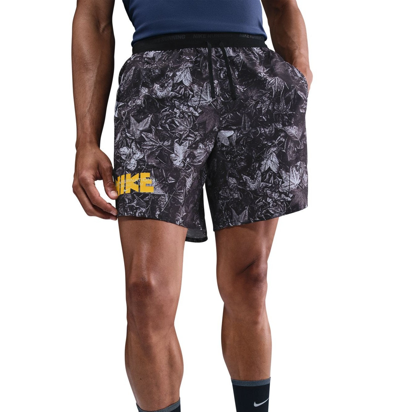 Nike Stride 7" Shorts | Black / White / Light Smoke | Mens