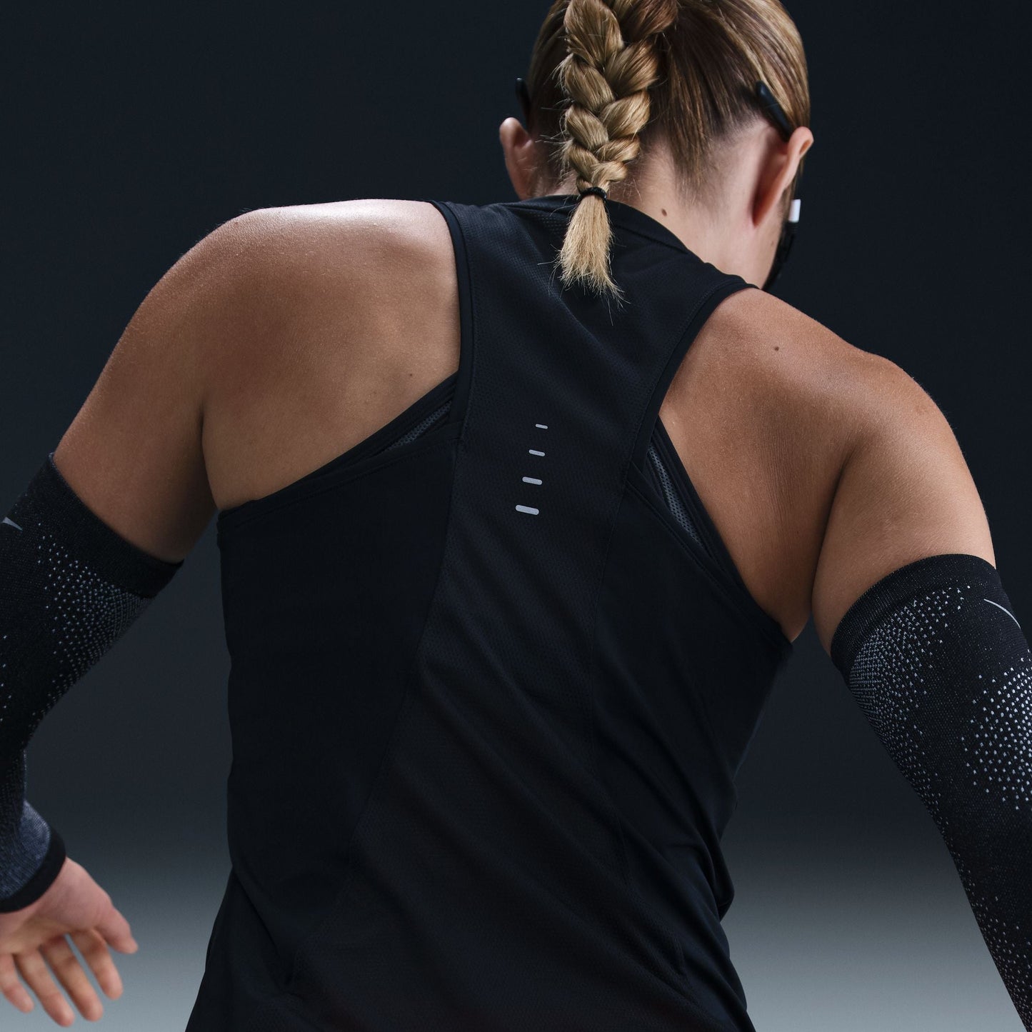 Nike Swift Singlet | Black / Reflective Silver | Womens