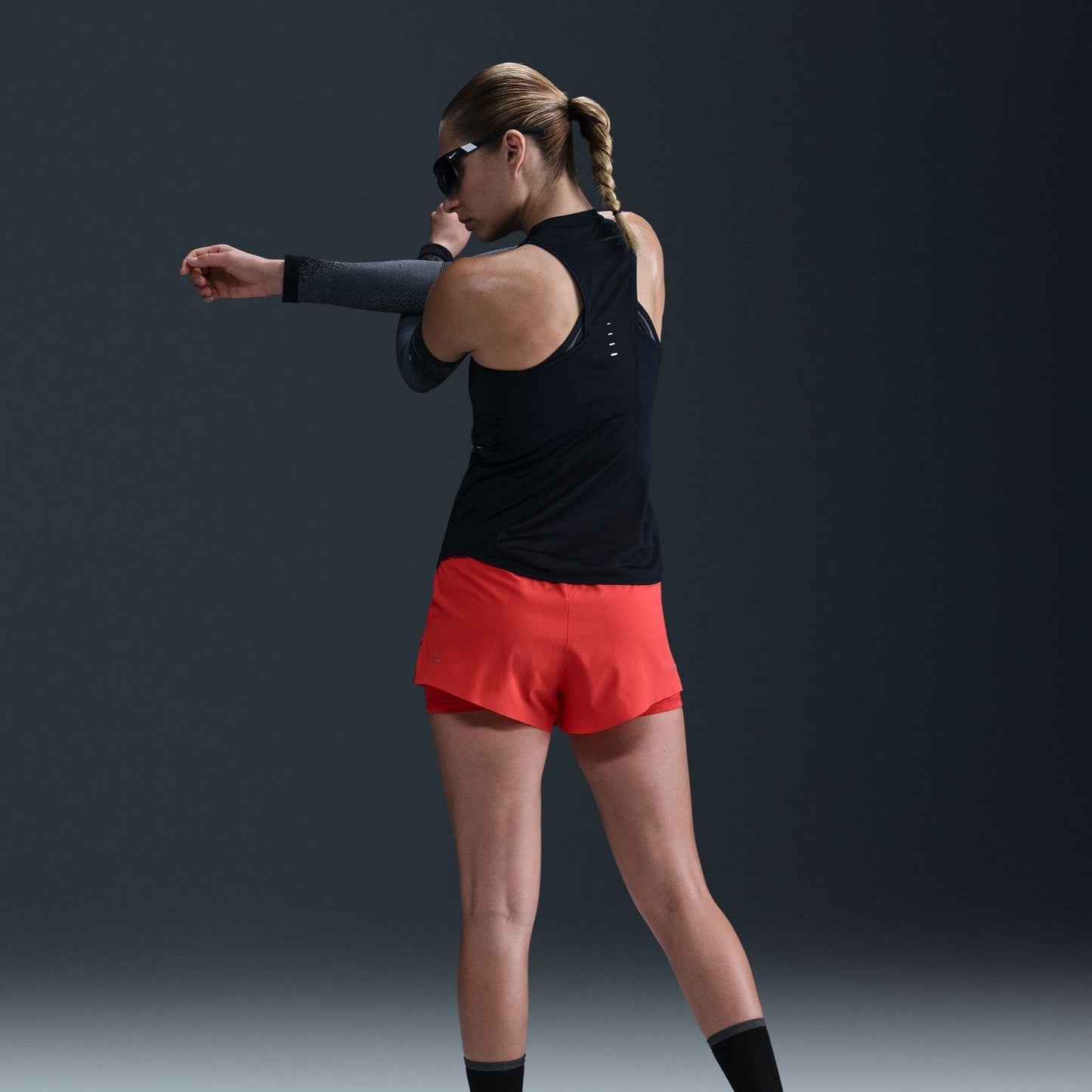 Nike Swift Singlet | Black / Reflective Silver | Womens