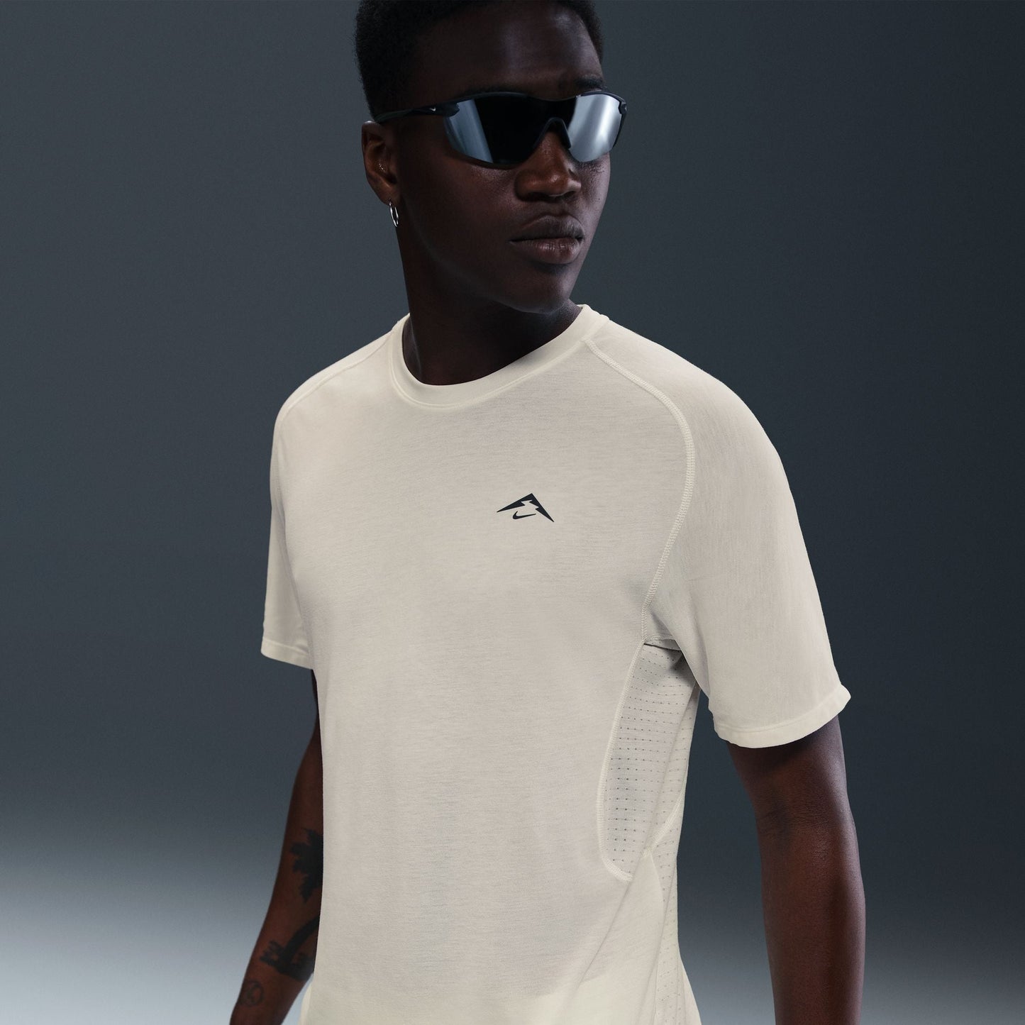 Nike Trail Solar Chase Tee | Sail / Black | Mens